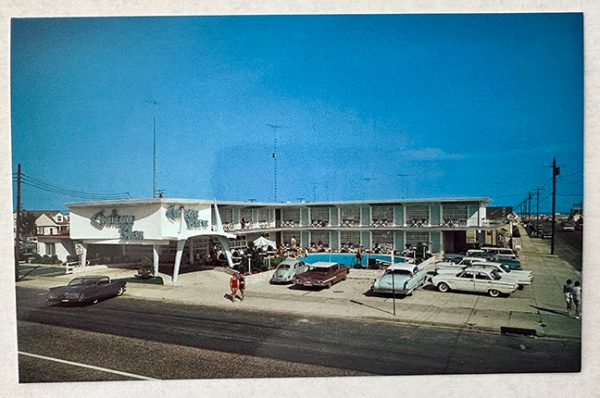 Chateau Bleu Motel 1960 s Postcard, North Wildwood, New Jersey For Sale